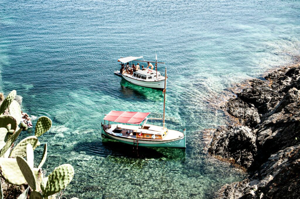  Boat Picnic