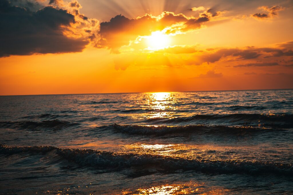 Watch-The-Sunset-Or-Sunrise-Together Watch The Sunset Or Sunrise Together